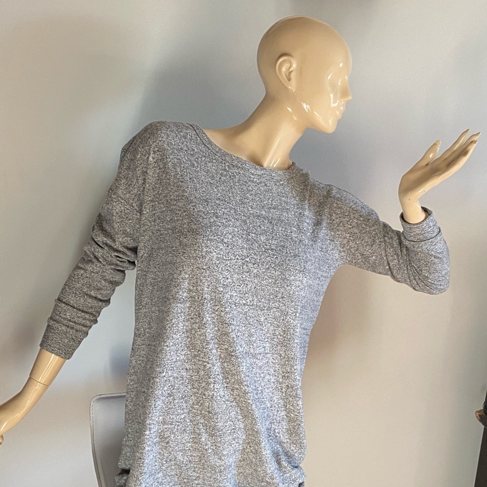 Billabong size small super soft light grey knit sweater with scoop neck